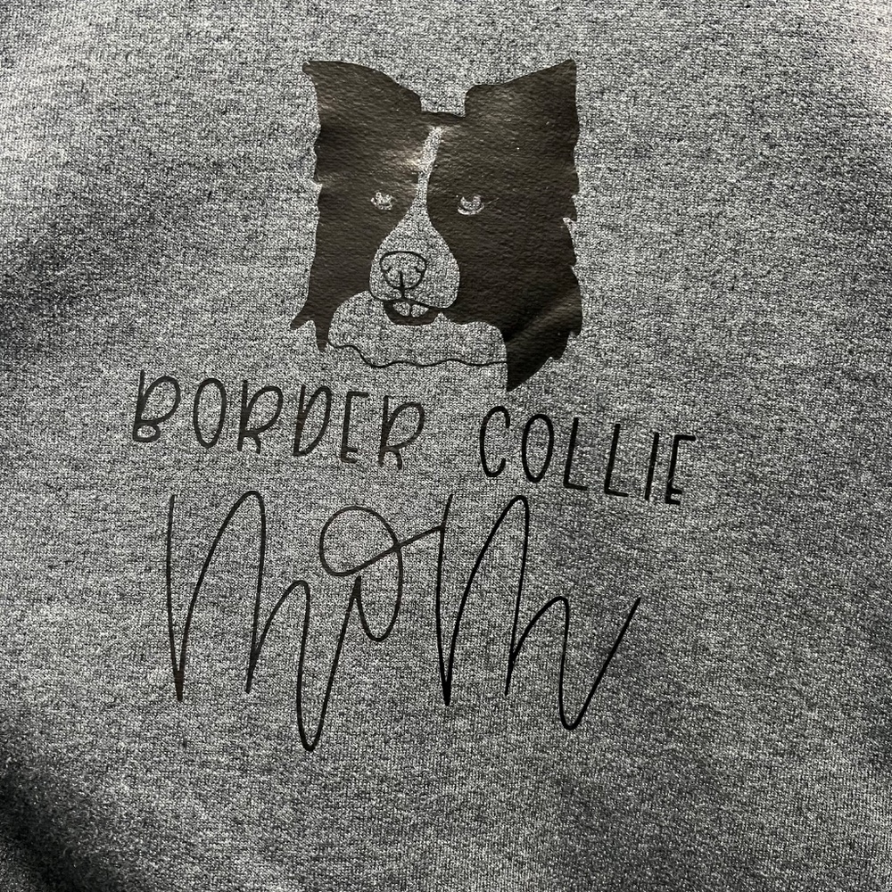 🥰NWOT |•GILDAN•| 'Border Collie Mom' Gray Soft Heavy Blend Sweatshirt Large